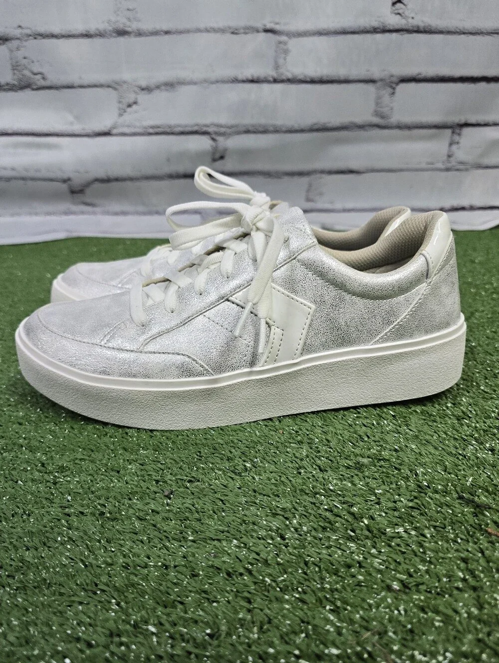 Dr.Scholl's Madison Lace Metallic Classic Sneakers In Silver Womens Size 10M